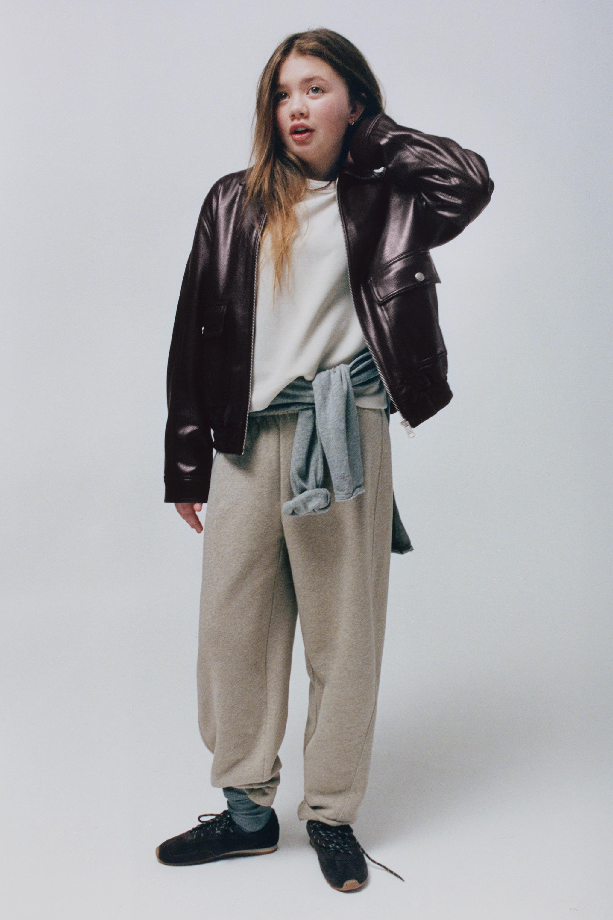 BLOUSON EN MATIÈRE SYNTHÉTIQUE À POCHES